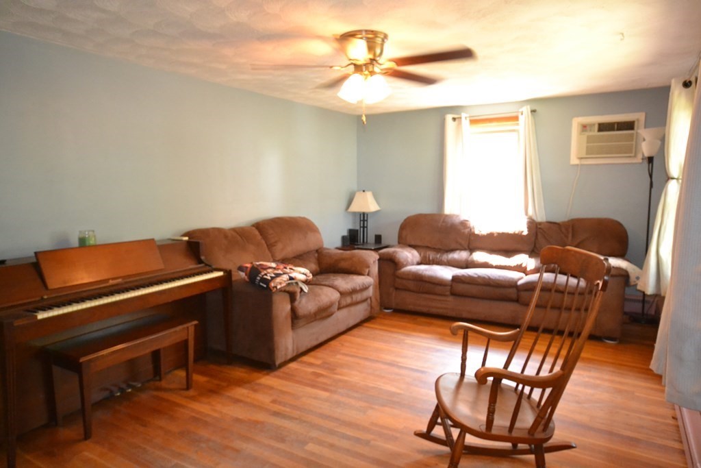77 Kerry Drive Springfield, MA 01118 - Photo 3 of 33 Gallery Image 3
