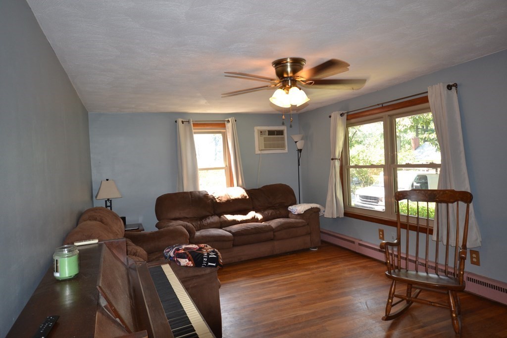77 Kerry Drive Springfield, MA 01118 - Photo 4 of 33 Gallery Image 4