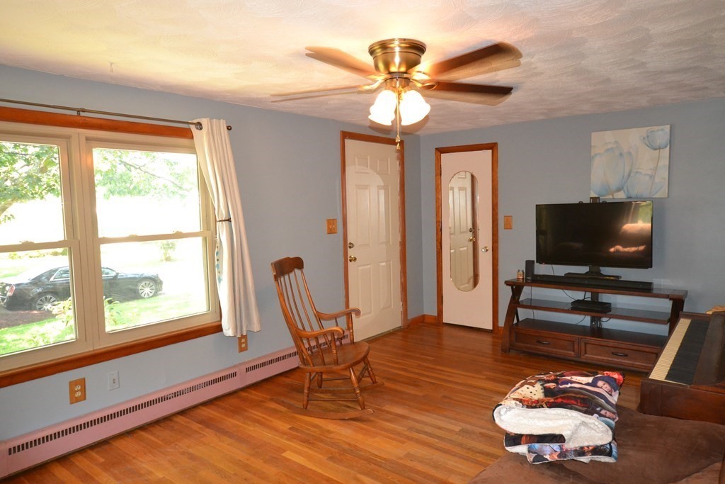 77 Kerry Drive Springfield, MA 01118 - Photo 5 of 33 Gallery Image 5