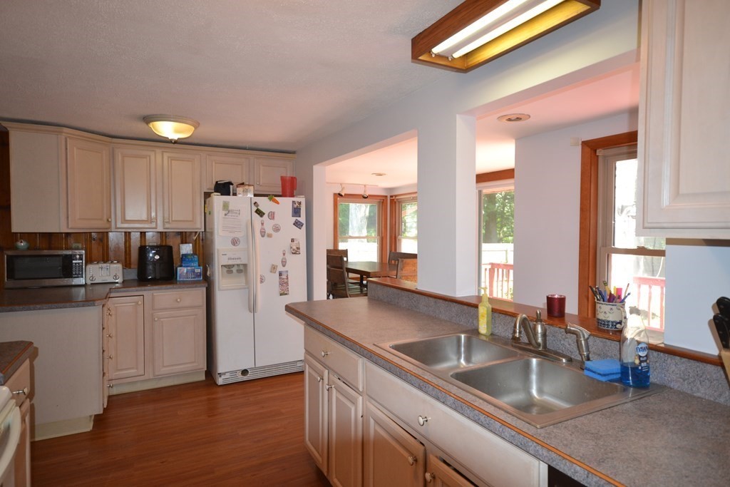77 Kerry Drive Springfield, MA 01118 - Photo 7 of 33 Gallery Image 7