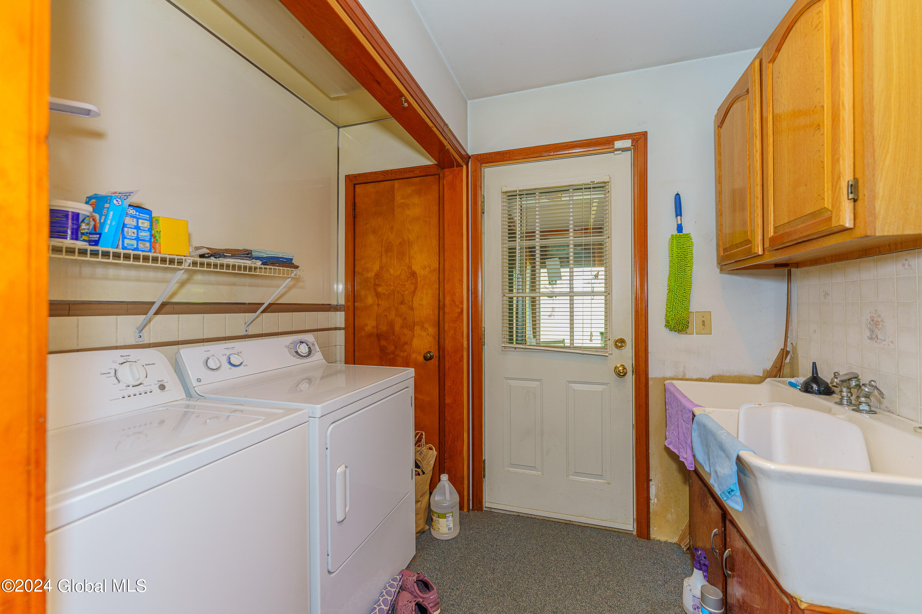 909 Hoosick Road Brunswick, NY 12180 - Photo 19 of 25 Laundry
