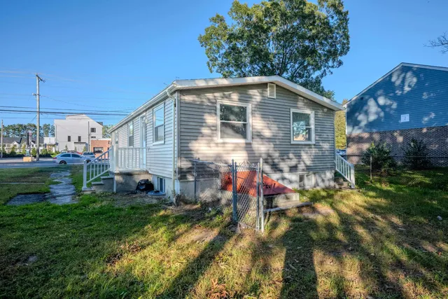 a view of a house with a yard