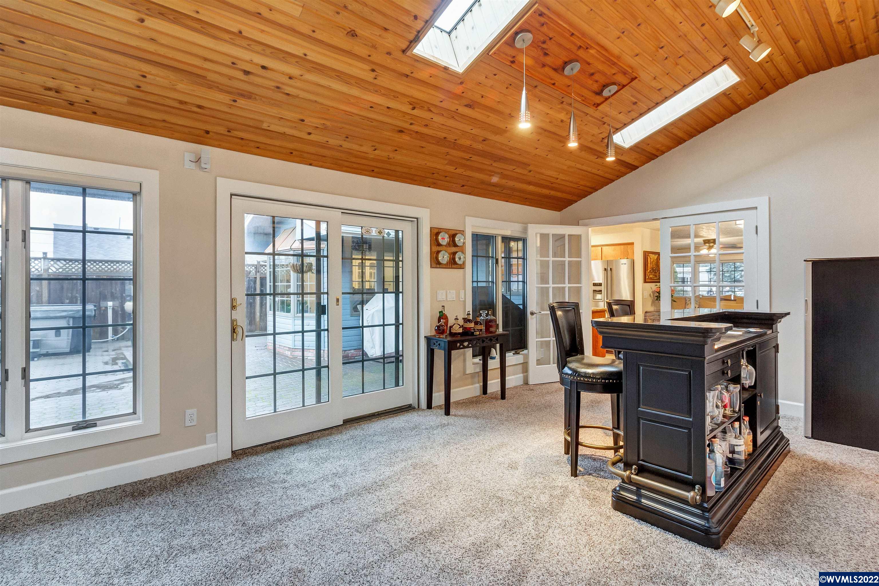 150 Edwards Road South Monmouth, OR 97361 - Photo 22 of 39 a livingroom with furniture and a window