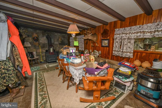 a house that is sitting in the grass