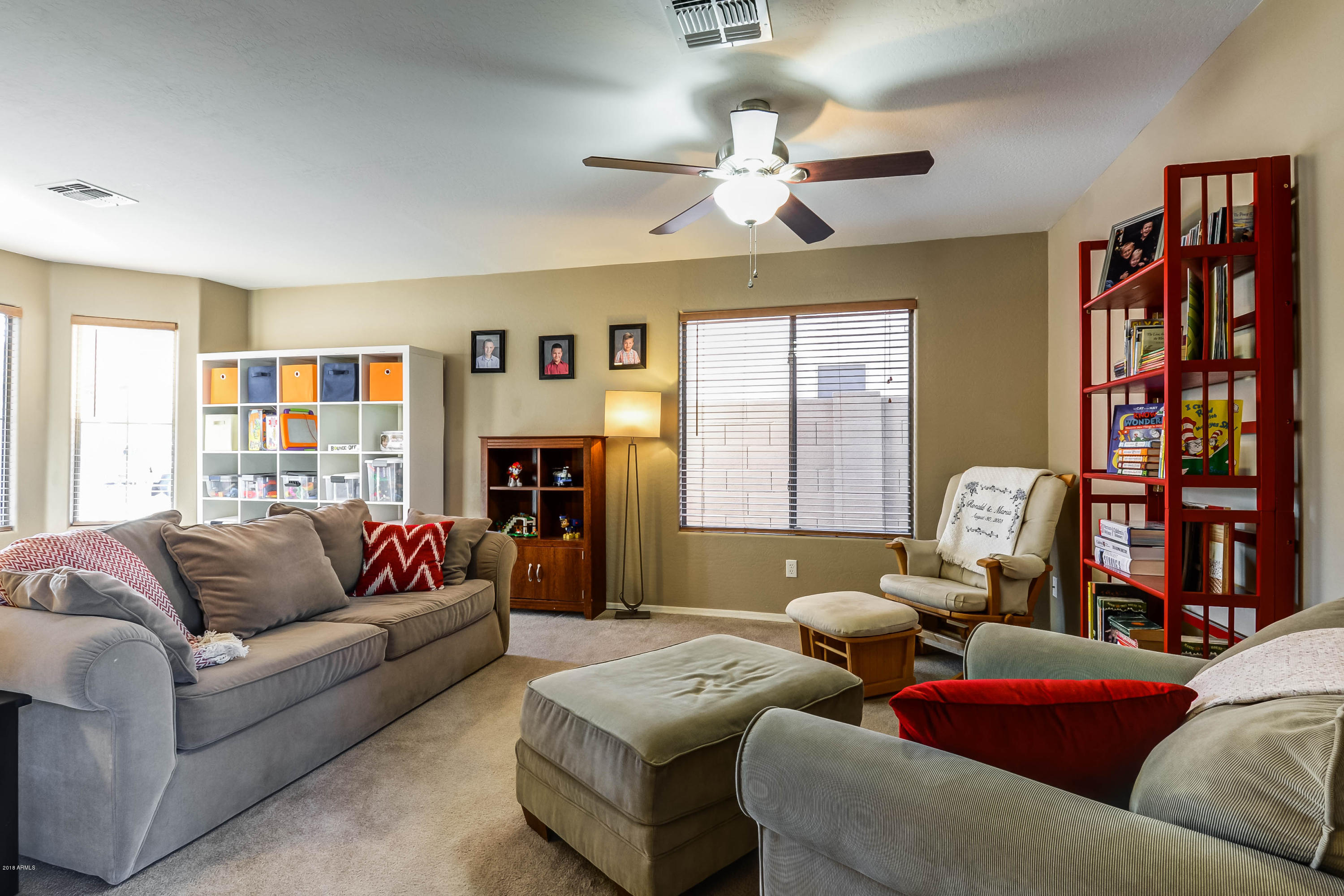 2402 West Carson Road Phoenix, AZ 85041 - Photo 3 of 28 Living Room