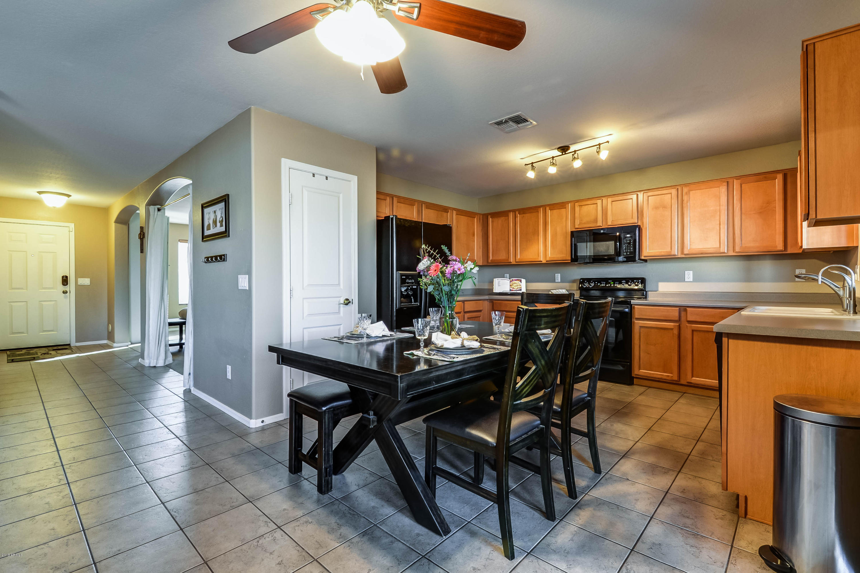 2402 West Carson Road Phoenix, AZ 85041 - Photo 5 of 28 Kitchen