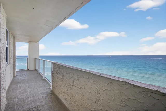 $749,000 | 5440 North Ocean Drive, Unit PH206, Singer Island, FL 33404