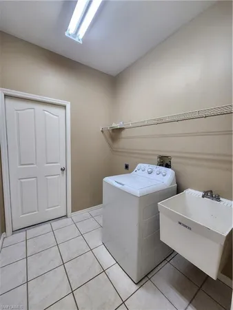$2,125 | 11082 Lakeland Circle, Fort Myers, FL 33913