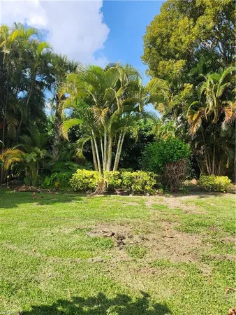 $2,125 | 11082 Lakeland Circle, Fort Myers, FL 33913