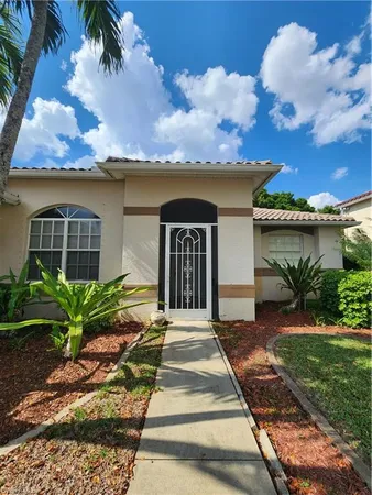 $2,125 | 11082 Lakeland Circle, Fort Myers, FL 33913