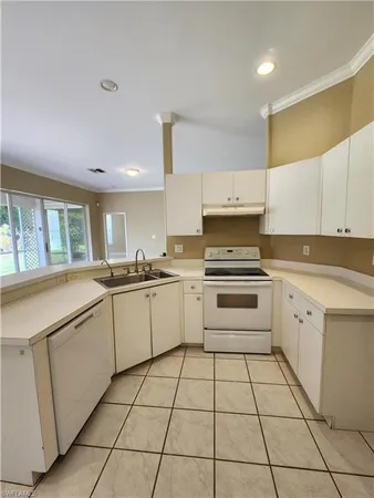 $2,125 | 11082 Lakeland Circle, Fort Myers, FL 33913