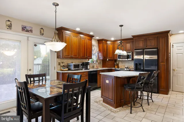 $481,500 | 414 South Barrington Court, Newark, DE 19702