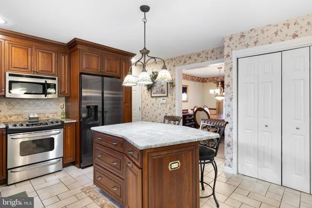 $481,500 | 414 South Barrington Court, Newark, DE 19702