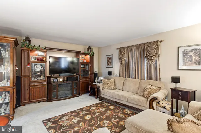 $481,500 | 414 South Barrington Court, Newark, DE 19702