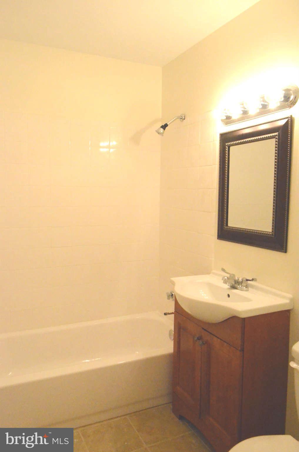 3777 Port Hope Point Triangle, VA 22172 - Photo 12 of 13 Bath