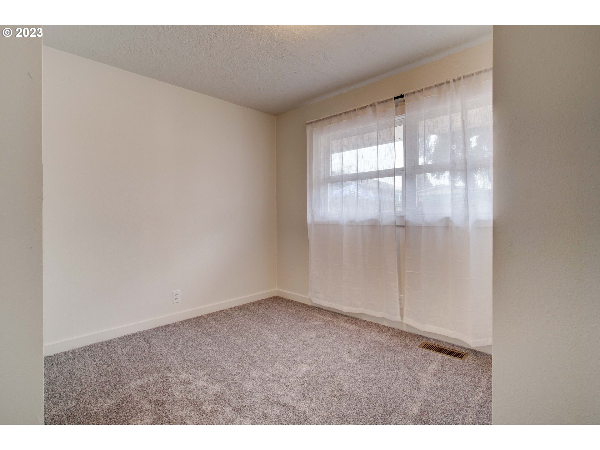 4672 Sunnyview Road Salem, OR 97305 - Photo 18 of 38 Gallery Image 18