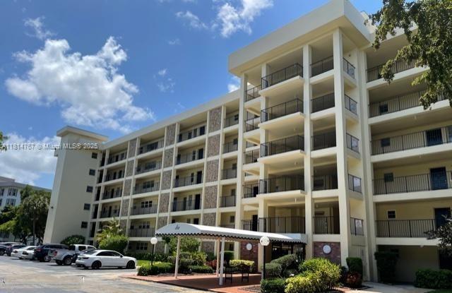 2751 North Palm Aire Dr Unit 504  