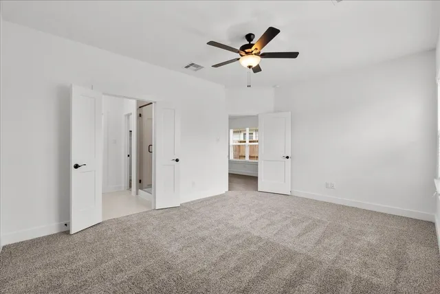 a view of a livingroom with a ceiling fan