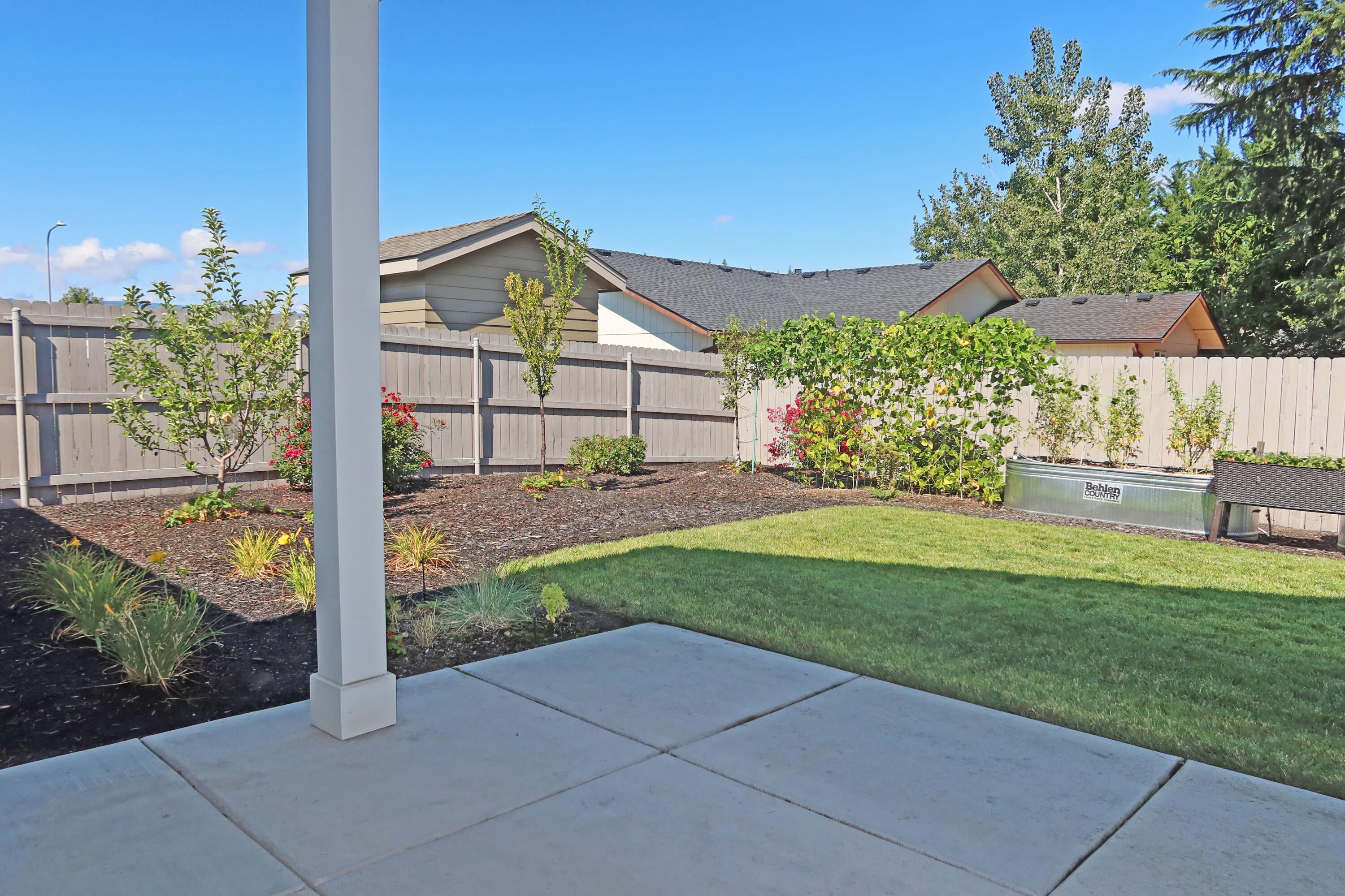 656 Aspen Street Springfield, OR 97477 - Photo 3 of 29 IMG_5837