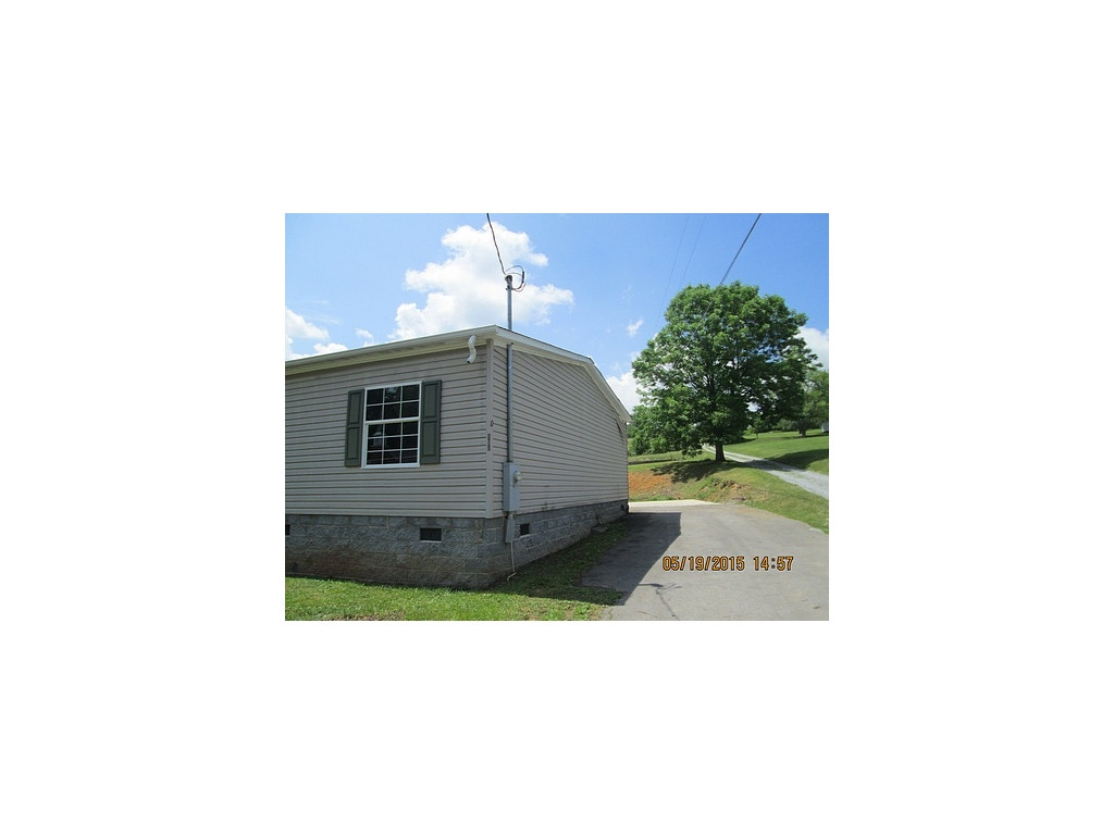 810 Watauga Road Watauga, TN 37694 - Photo 3 of 13 RIGHT SIDE