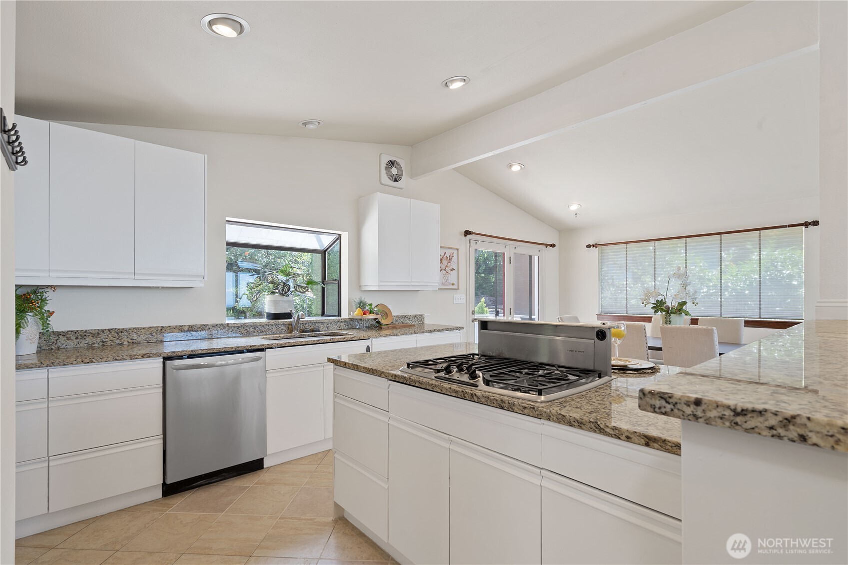 4422 138th Avenue Southeast Bellevue, WA 98006 - Photo 13 of 40