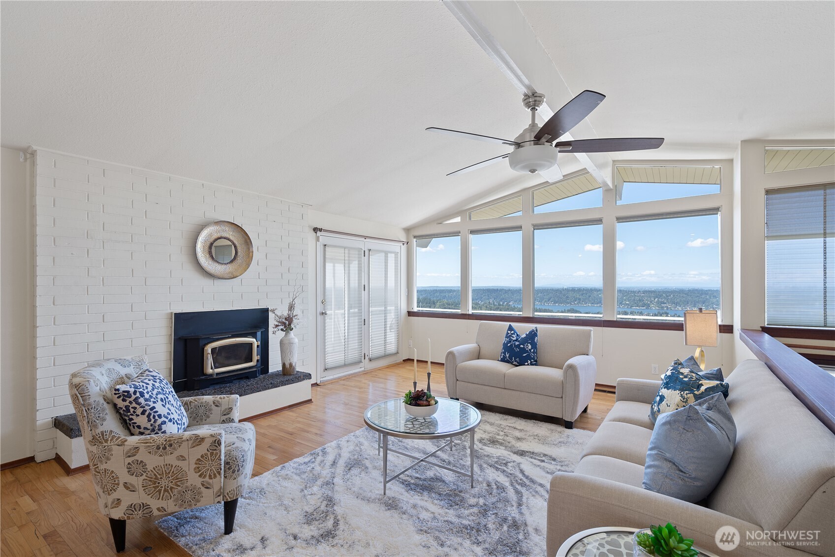 4422 138th Avenue Southeast Bellevue, WA 98006 - Photo 4 of 40