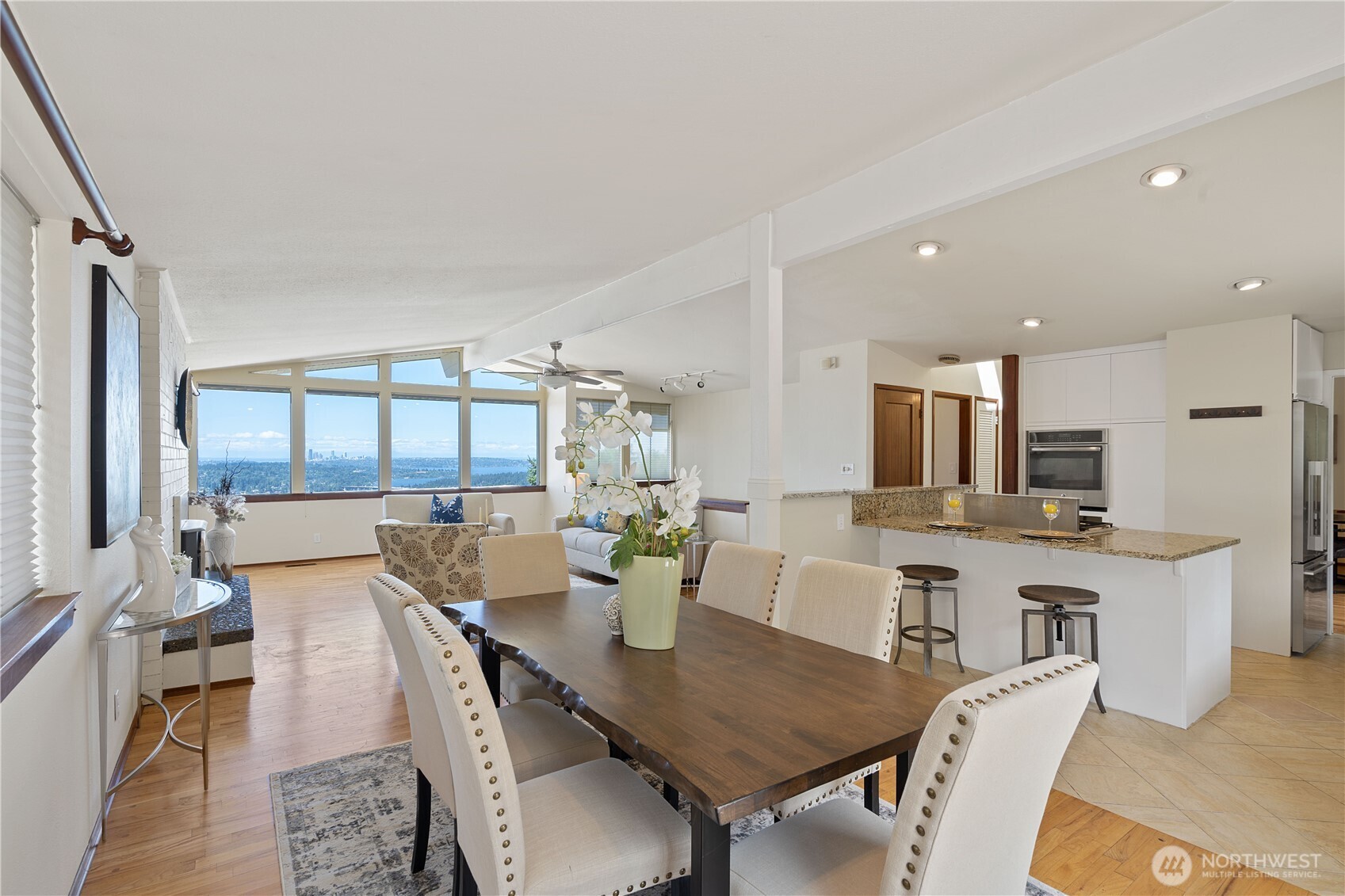 4422 138th Avenue Southeast Bellevue, WA 98006 - Photo 7 of 40