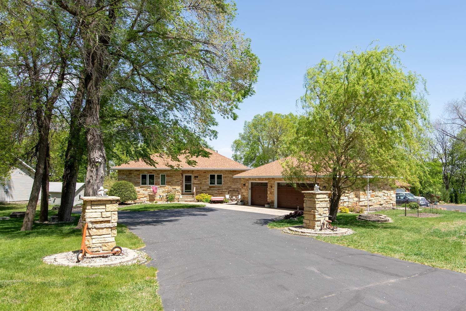 1524 Squirrels Nest Road Kasota, MN 56050 - Photo 1 of 45