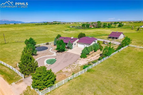 a view of an outdoor space and yard