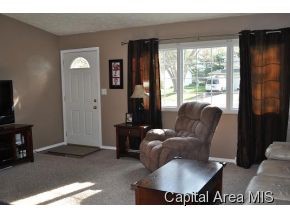 5281 Carlton Drive Springfield, IL 62703 - Photo 2 of 15 Gallery Image 2