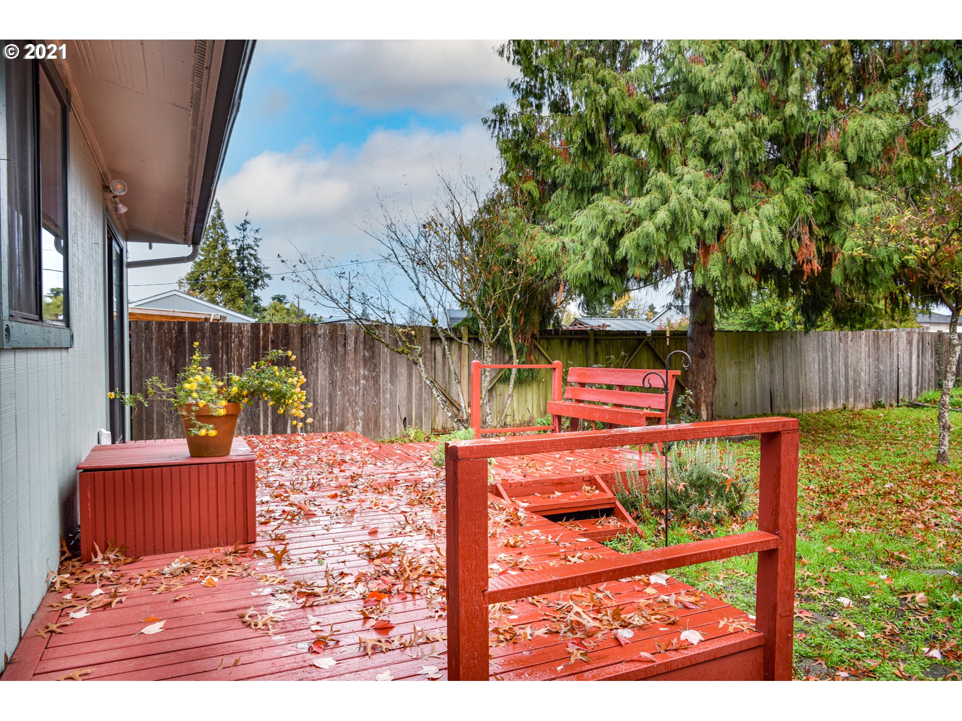 235 North 24th Street Springfield, OR 97477 - Photo 20 of 24 a backyard of a house with table and chairs