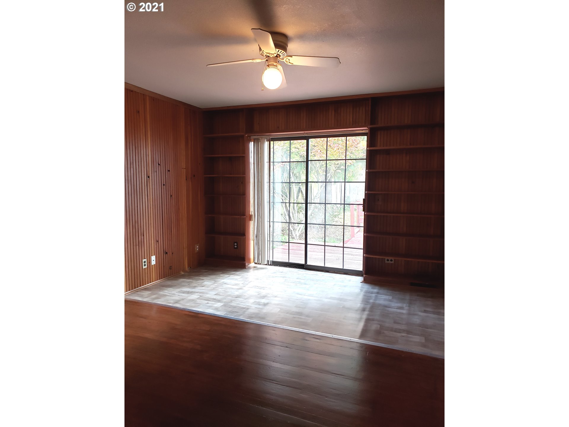 235 North 24th Street Springfield, OR 97477 - Photo 5 of 24 a view of an empty room with a window