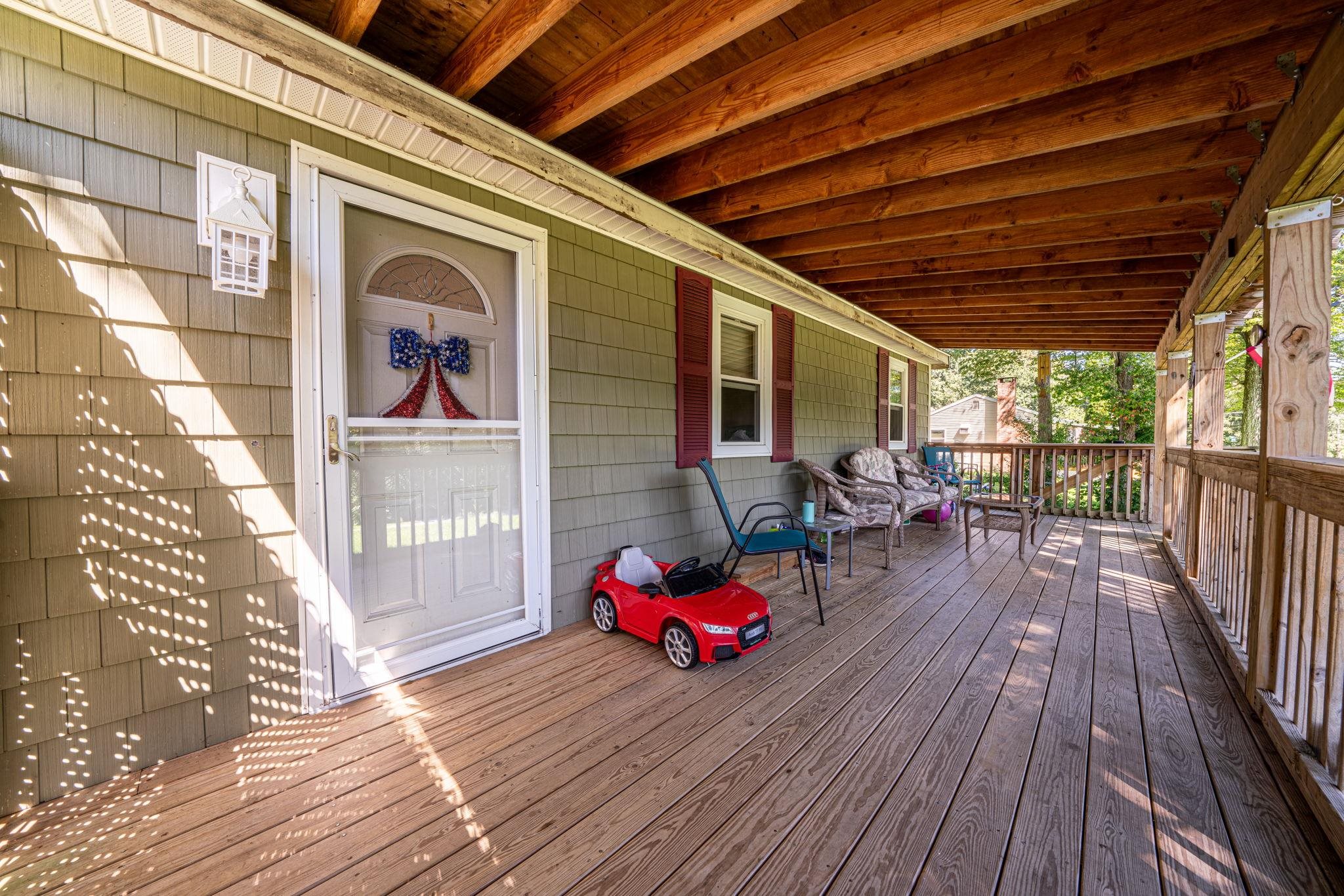 12 Sesame Street Raymond, NH 03077 - Photo 2 of 22