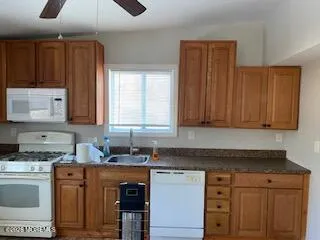 $1,900 | 211 Clay Street, Unit 211 UPSTSTAIRS, Tuckerton, NJ 08087