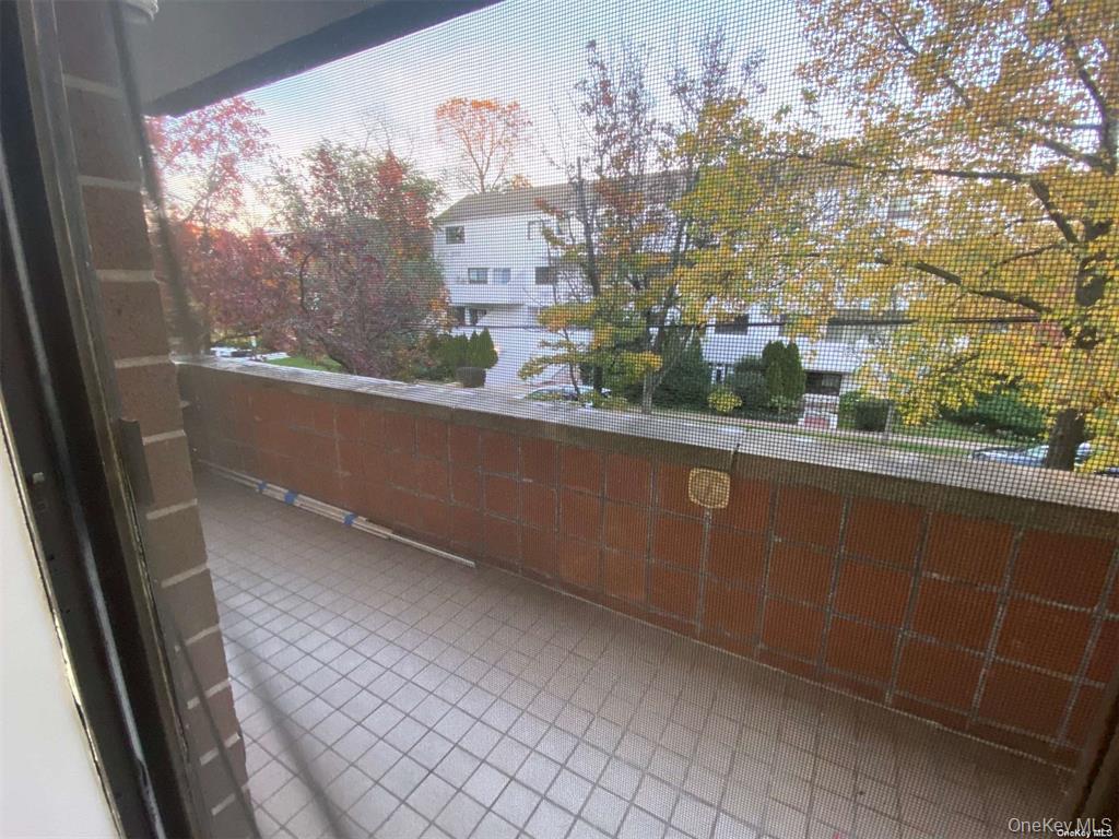 10 Canterbury Road, Unit 2D Great Neck, NY 11021 - Photo 11 of 12