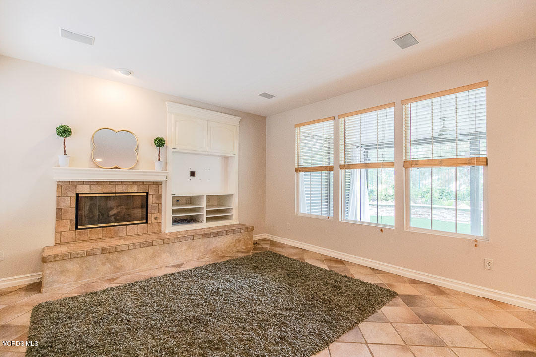167 Park Hill Road Simi Valley, CA 93065 - Photo 11 of 43 167 Park Hill-11
