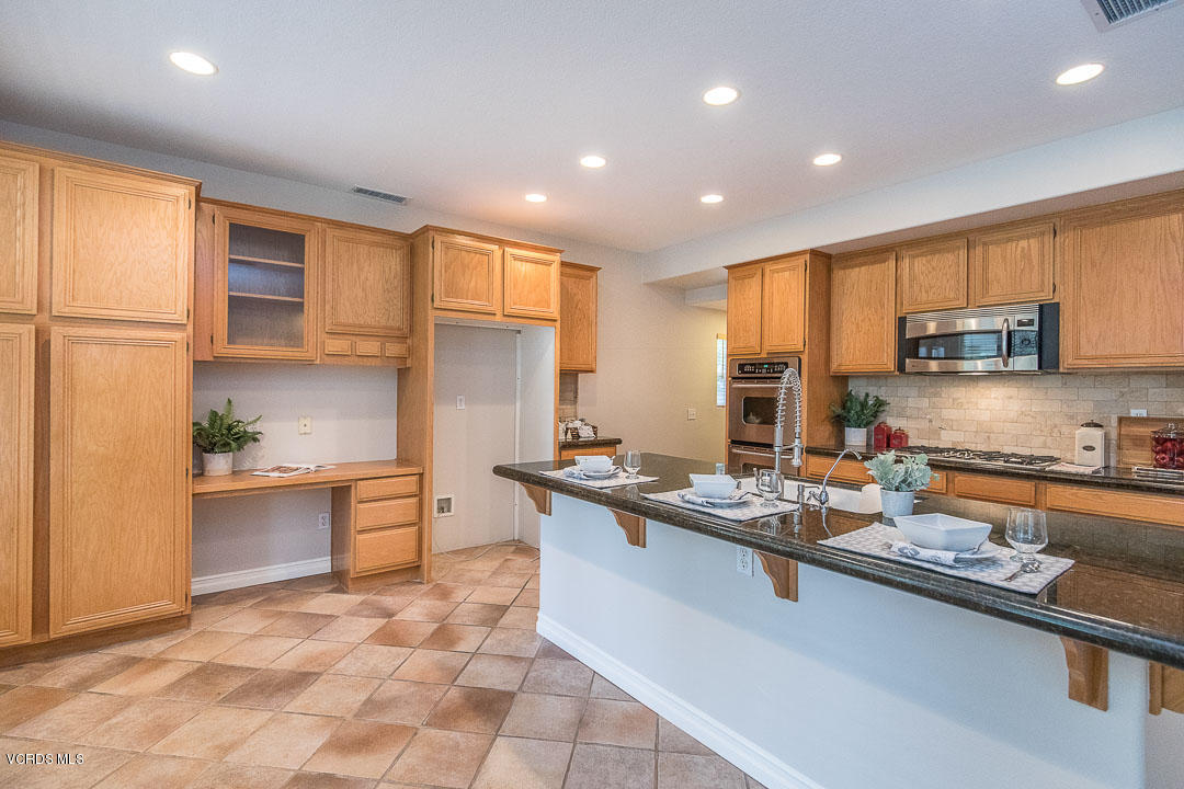 167 Park Hill Road Simi Valley, CA 93065 - Photo 13 of 43 167 Park Hill-13