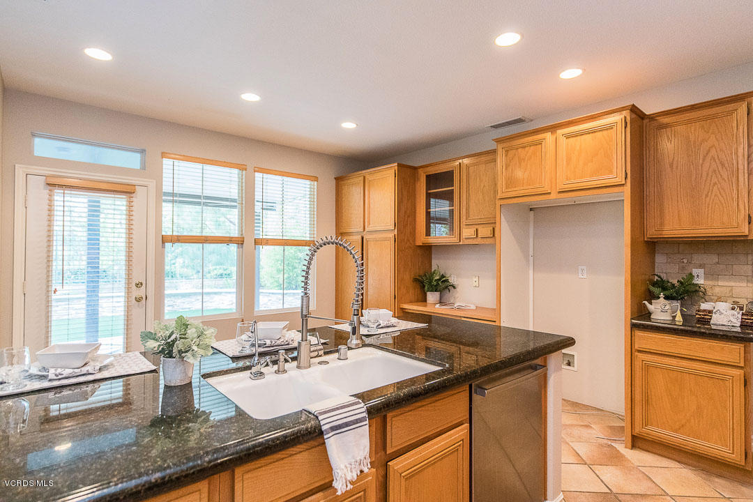 167 Park Hill Road Simi Valley, CA 93065 - Photo 17 of 43 167 Park Hill-17