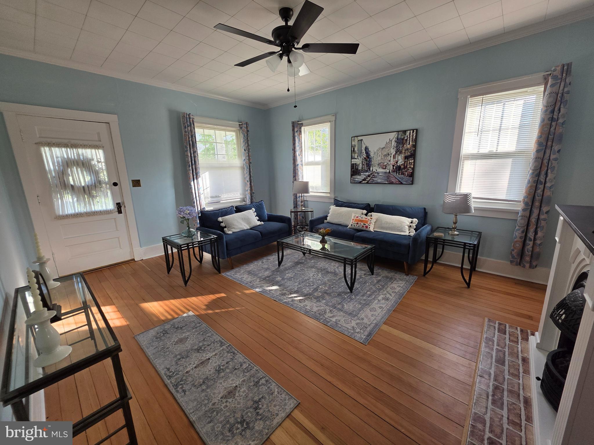 175 South Court Street Luray, VA 22835 - Photo 4 of 43 light filled