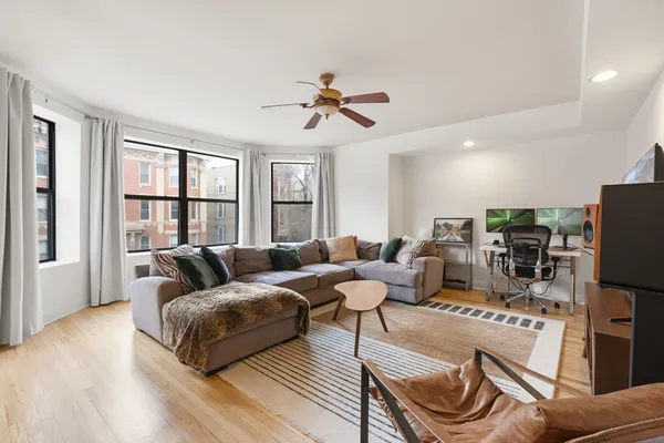 $2,900 | 2735 North Kimball Avenue, Unit 5, Chicago, IL 60647