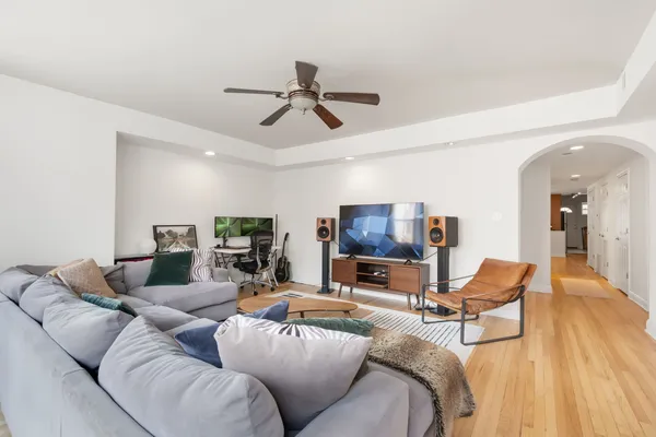 $2,900 | 2735 North Kimball Avenue, Unit 5, Chicago, IL 60647