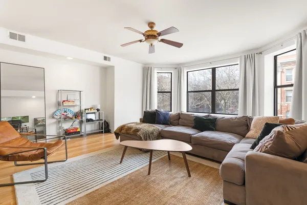 $2,900 | 2735 North Kimball Avenue, Unit 5, Chicago, IL 60647