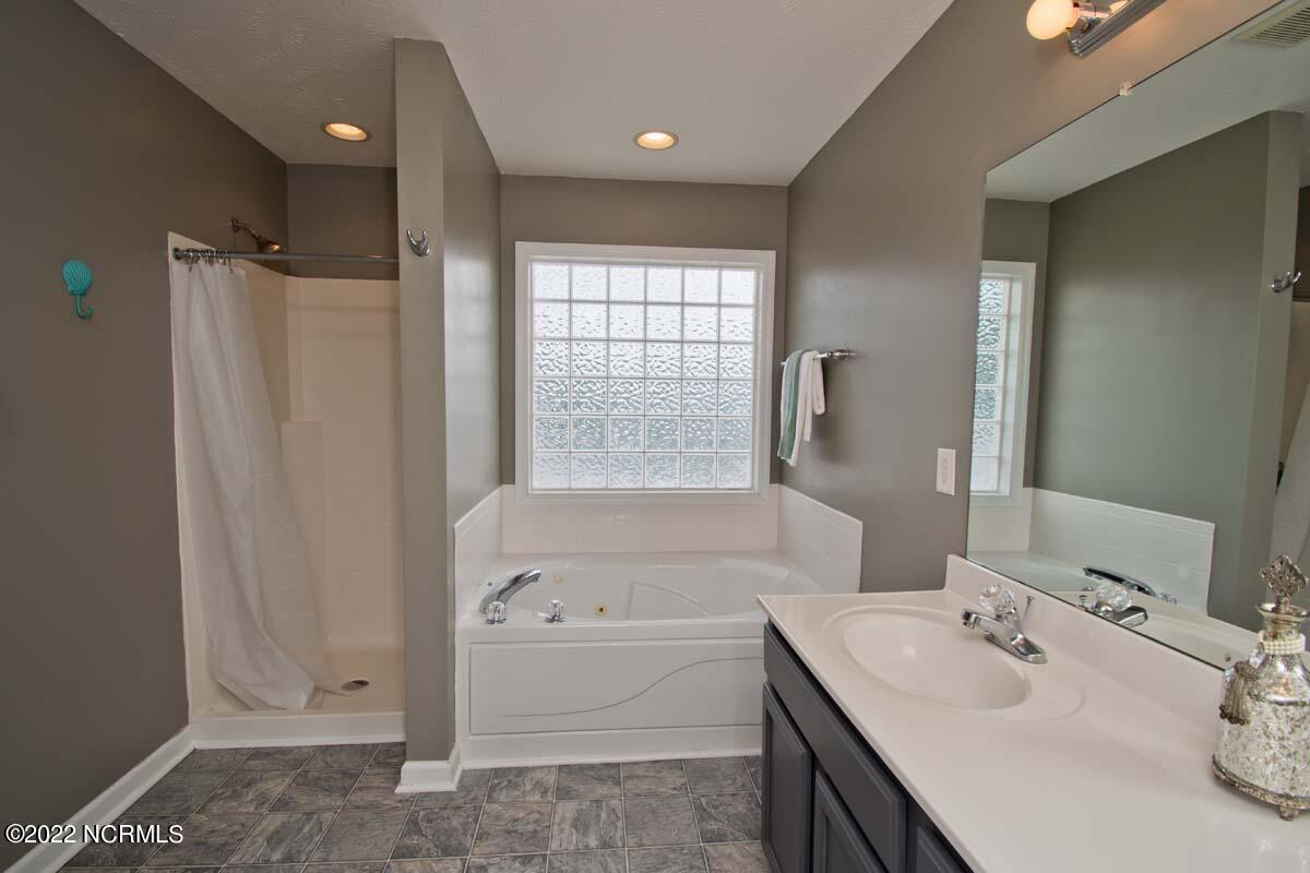 303 Trappers Road Hubert, NC 28539 - Photo 16 of 31 Primary Bath
