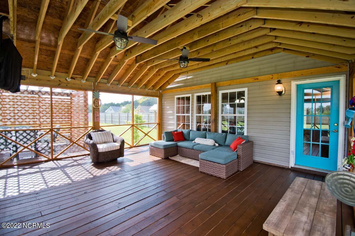 303 Trappers Road Hubert, NC 28539 - Photo 25 of 31 Screen Porch