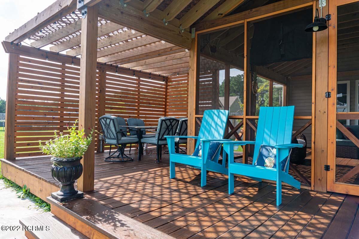 303 Trappers Road Hubert, NC 28539 - Photo 27 of 31 Deck
