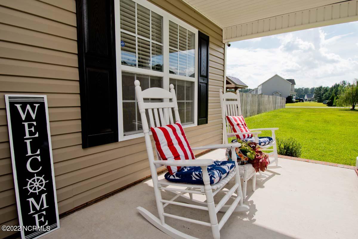 303 Trappers Road Hubert, NC 28539 - Photo 4 of 31 Front Porch