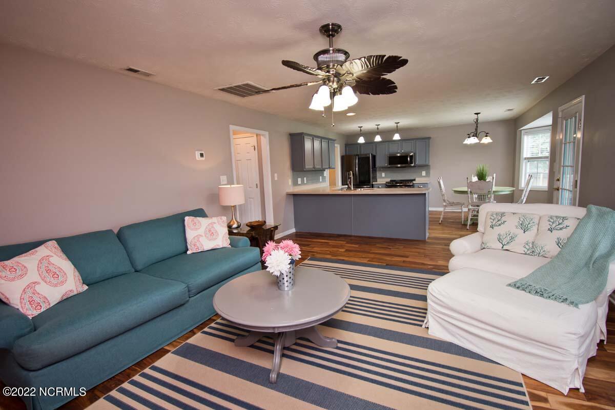 303 Trappers Road Hubert, NC 28539 - Photo 7 of 31 Family Room