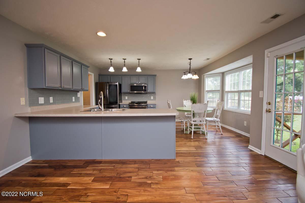 303 Trappers Road Hubert, NC 28539 - Photo 8 of 31 Kitchen