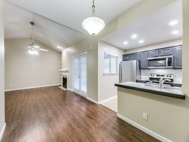 $1,800 | 8601 Park Lane, Unit 221, Dallas, TX 75231