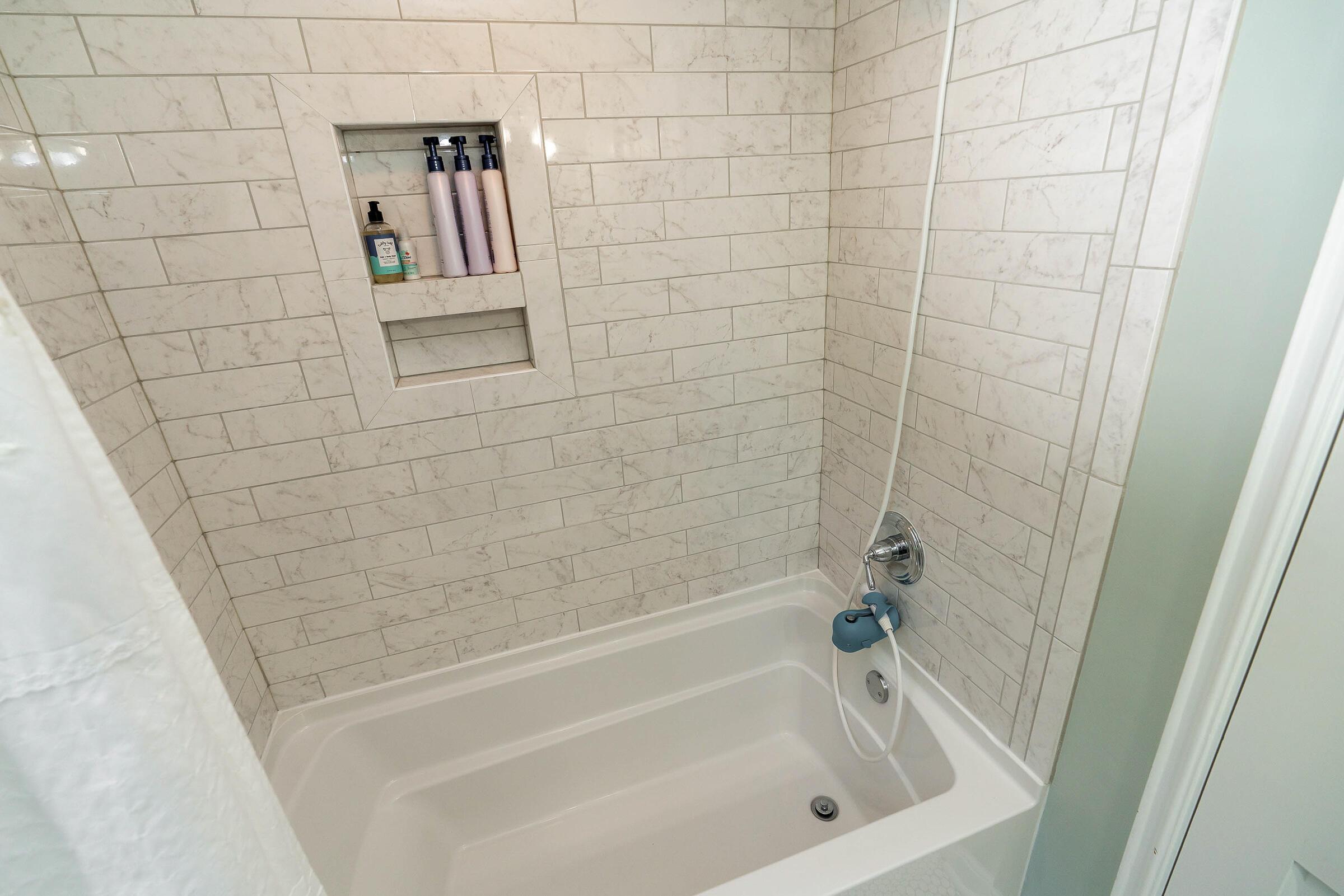 2641 York Road Columbus, OH 43221 - Photo 19 of 38 Second Floor-Full Bathroom